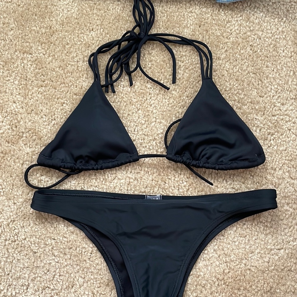 Black Victoria’s Secret bikini